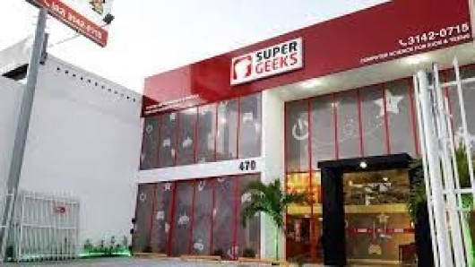 SUPERGEEKS - MACEIÓ