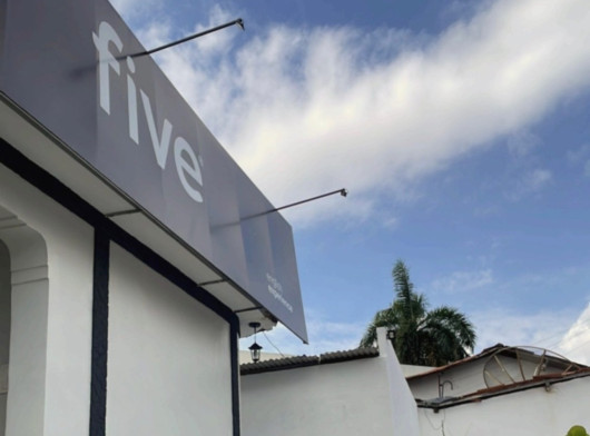 FIVE ENGLISH EXPERIENCE - DELMIRO GOUVEIA / PIRANHAS