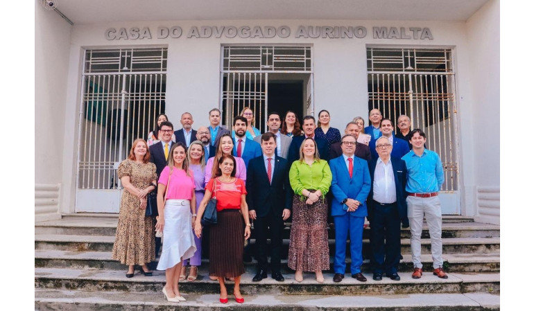 Assinatura da ordem de serviço para a reforma do prédio histórico