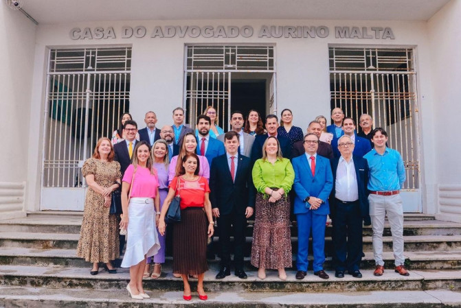 Assinatura da ordem de serviço para a reforma do prédio histórico